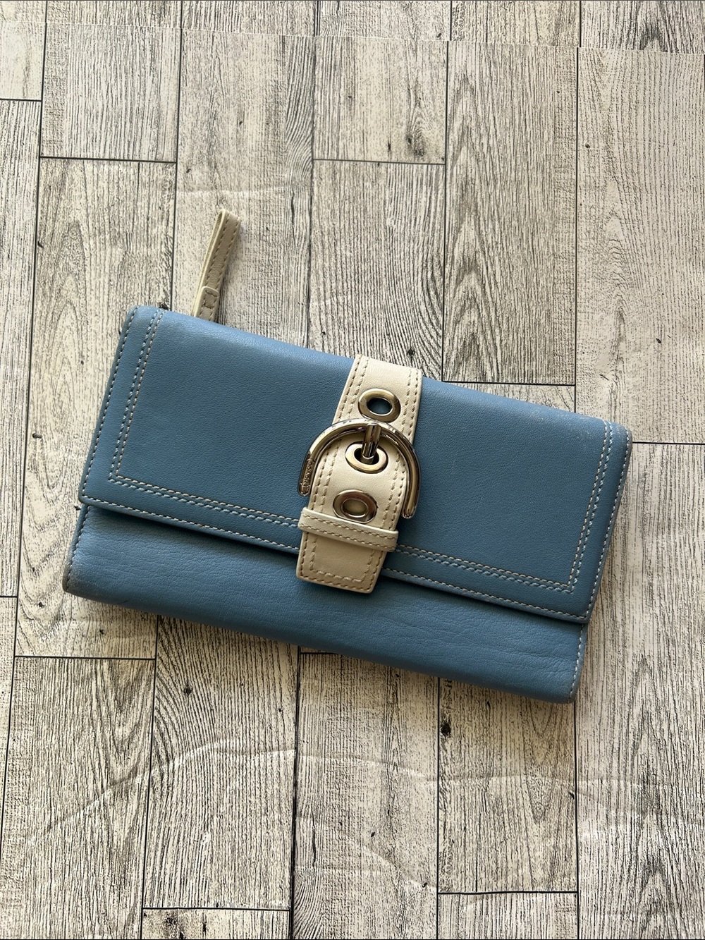 Vintage Coach soho buckle trifold leather wallet